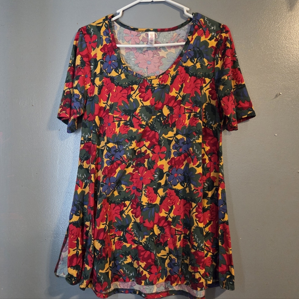 🌼LuLaRoe Floral Scoop Neck Top🌼